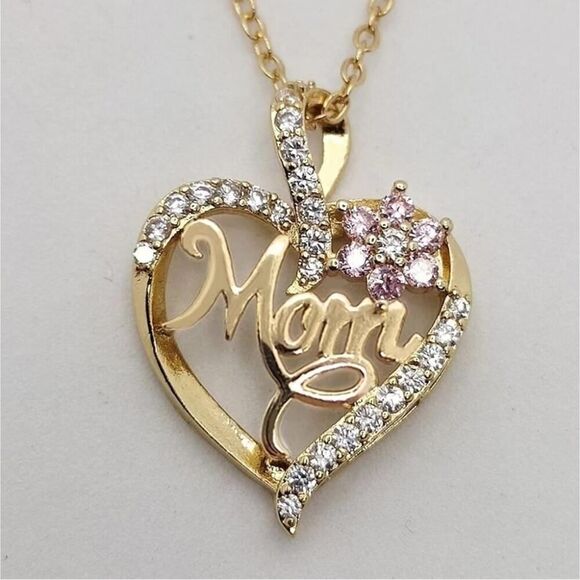 Elegant "MOM" Heart Shaped Pendant Necklace - Picture 3 of 9